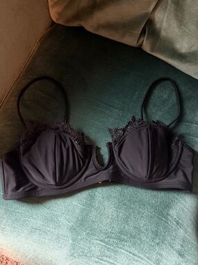 La Hearts Black Lace-Trim Bikini Top